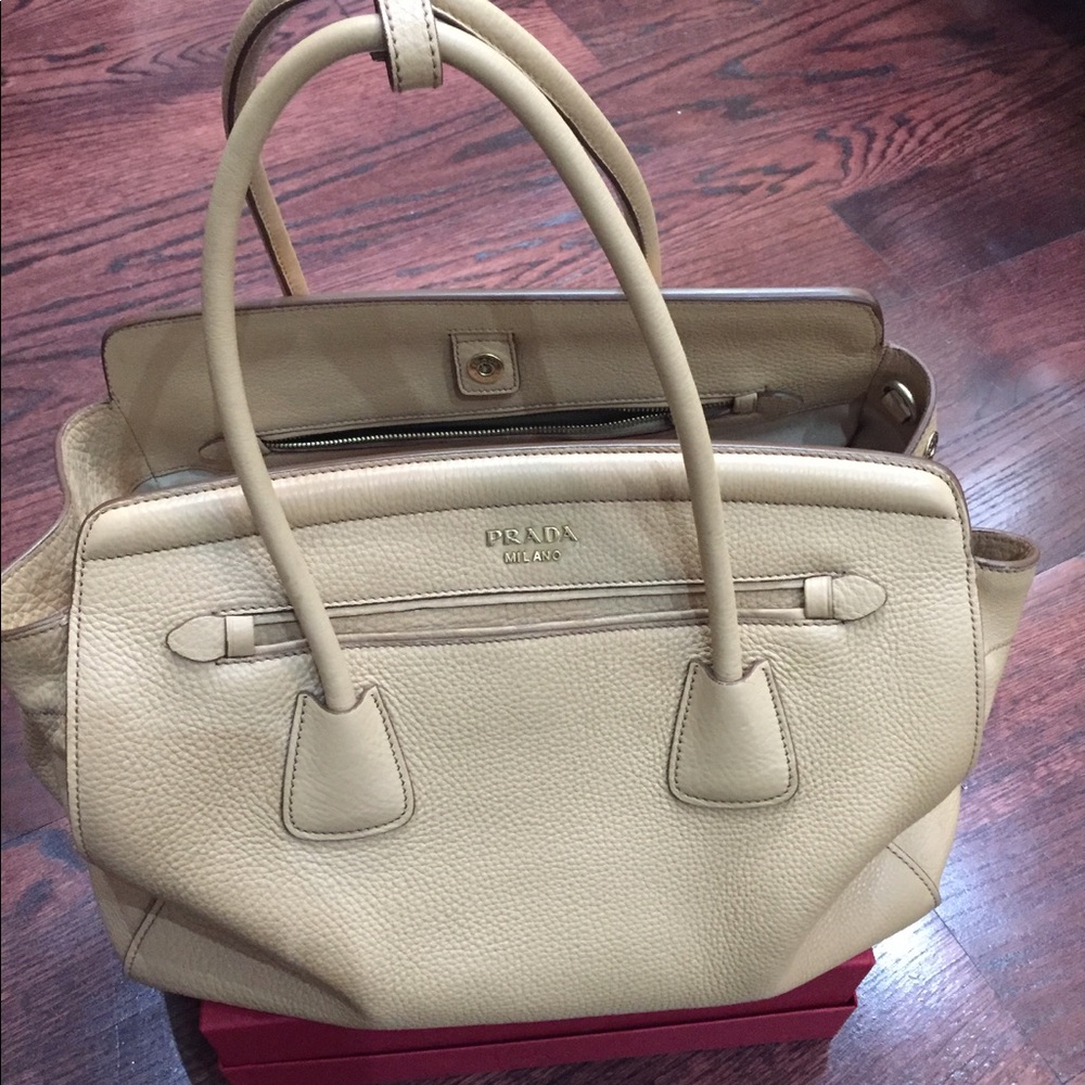 (Sold)Authentic Prada Purse